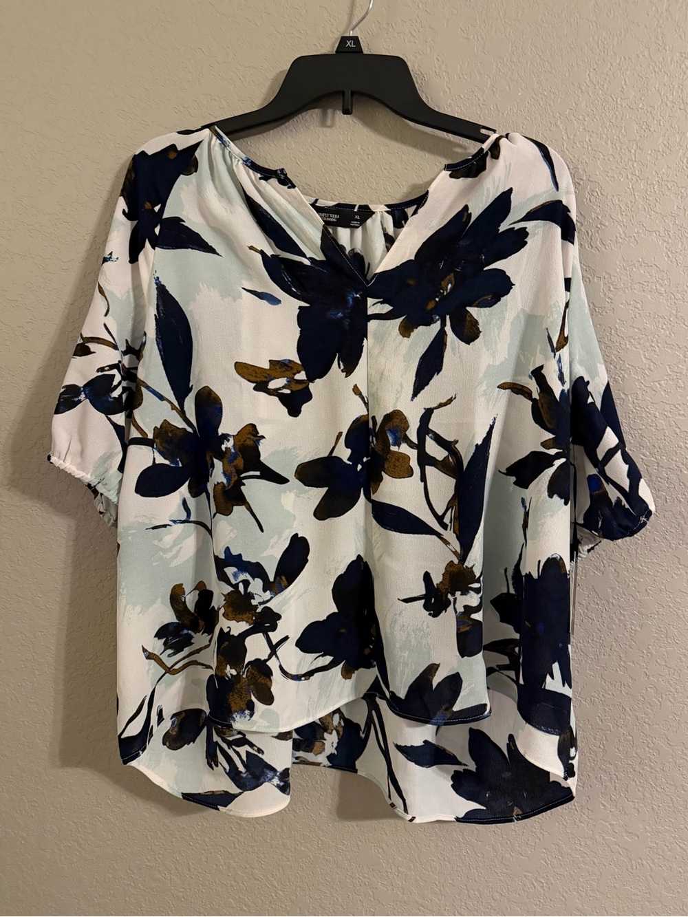 Simply Vera Verawang Floral V-Neck Blouse
